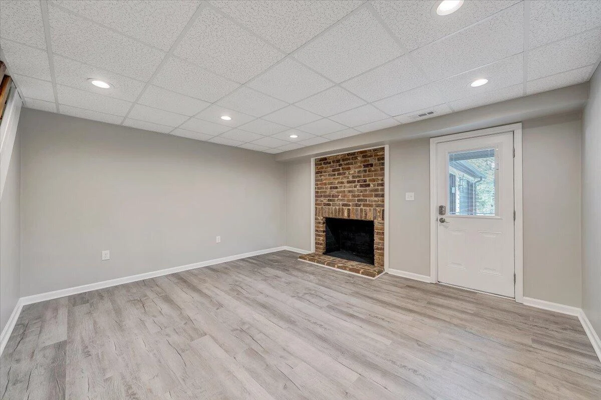 1043 Glebe RD - Photo 26