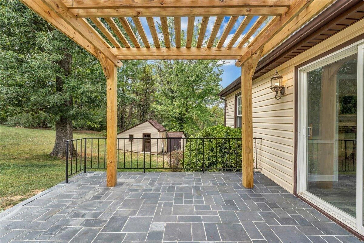 1043 Glebe RD - Photo 38