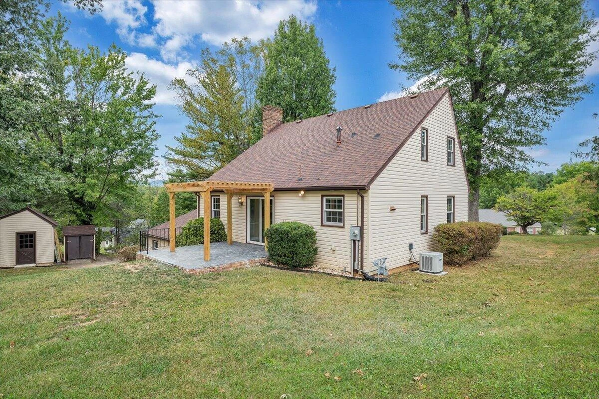 1043 Glebe RD - Photo 40