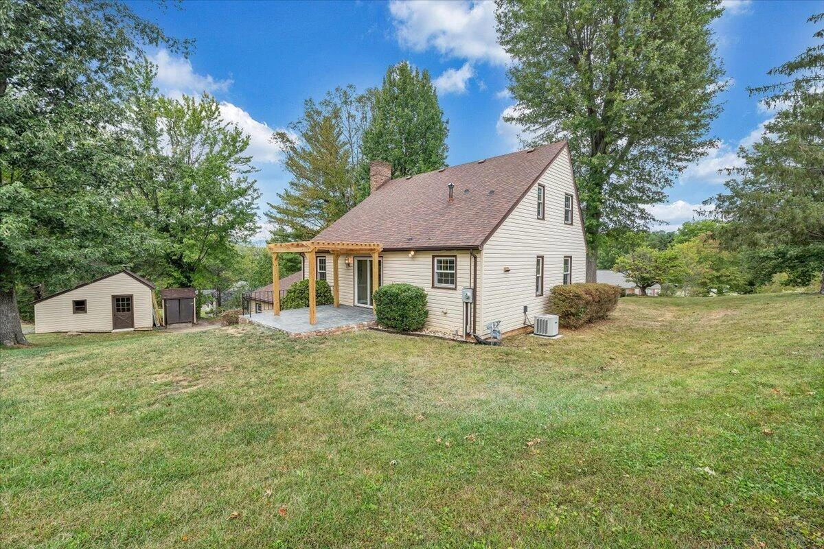 1043 Glebe RD - Photo 41