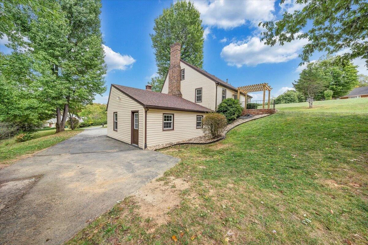 1043 Glebe RD - Photo 45