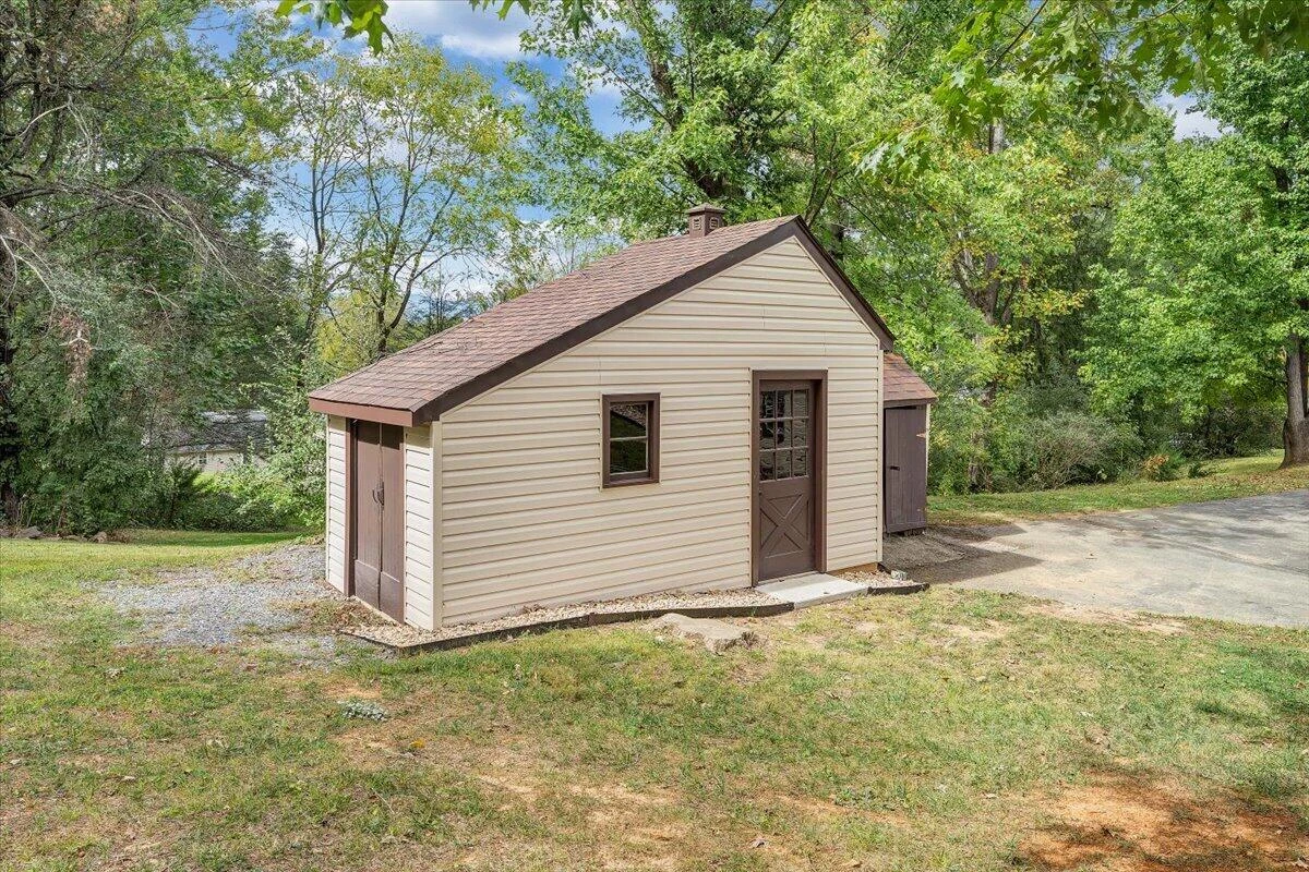 1043 Glebe RD - Photo 46