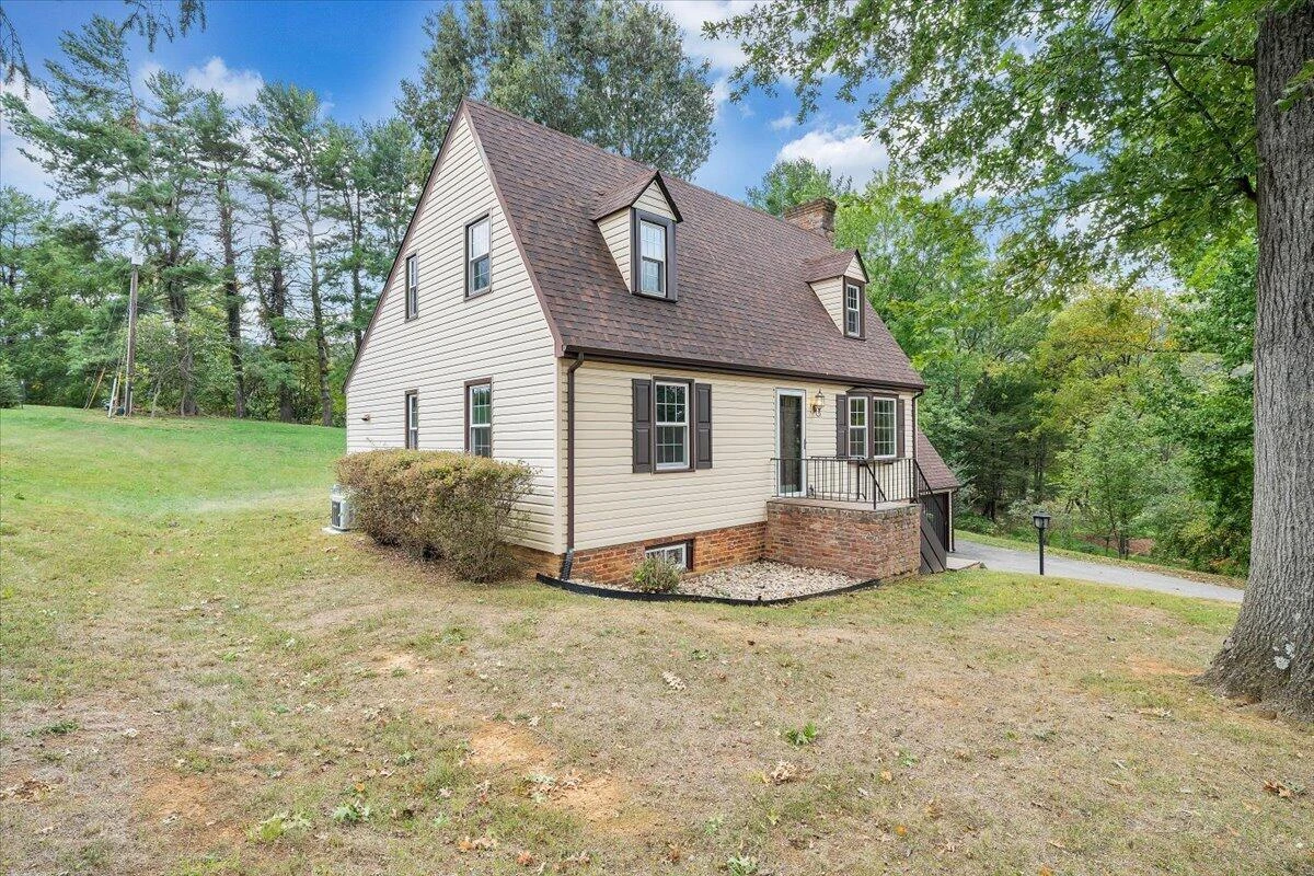 1043 Glebe RD - Photo 52