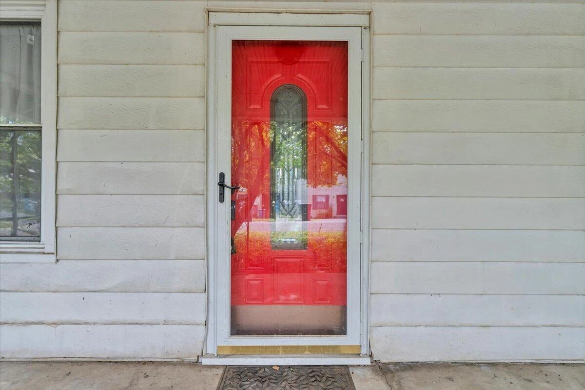 2220 Eastgate AVE NE - Photo 2