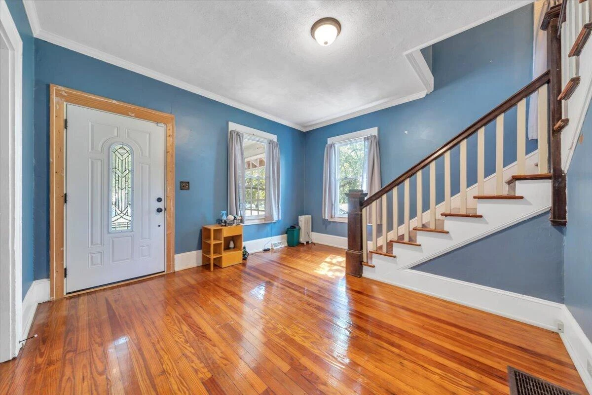 2220 Eastgate AVE NE - Photo 4