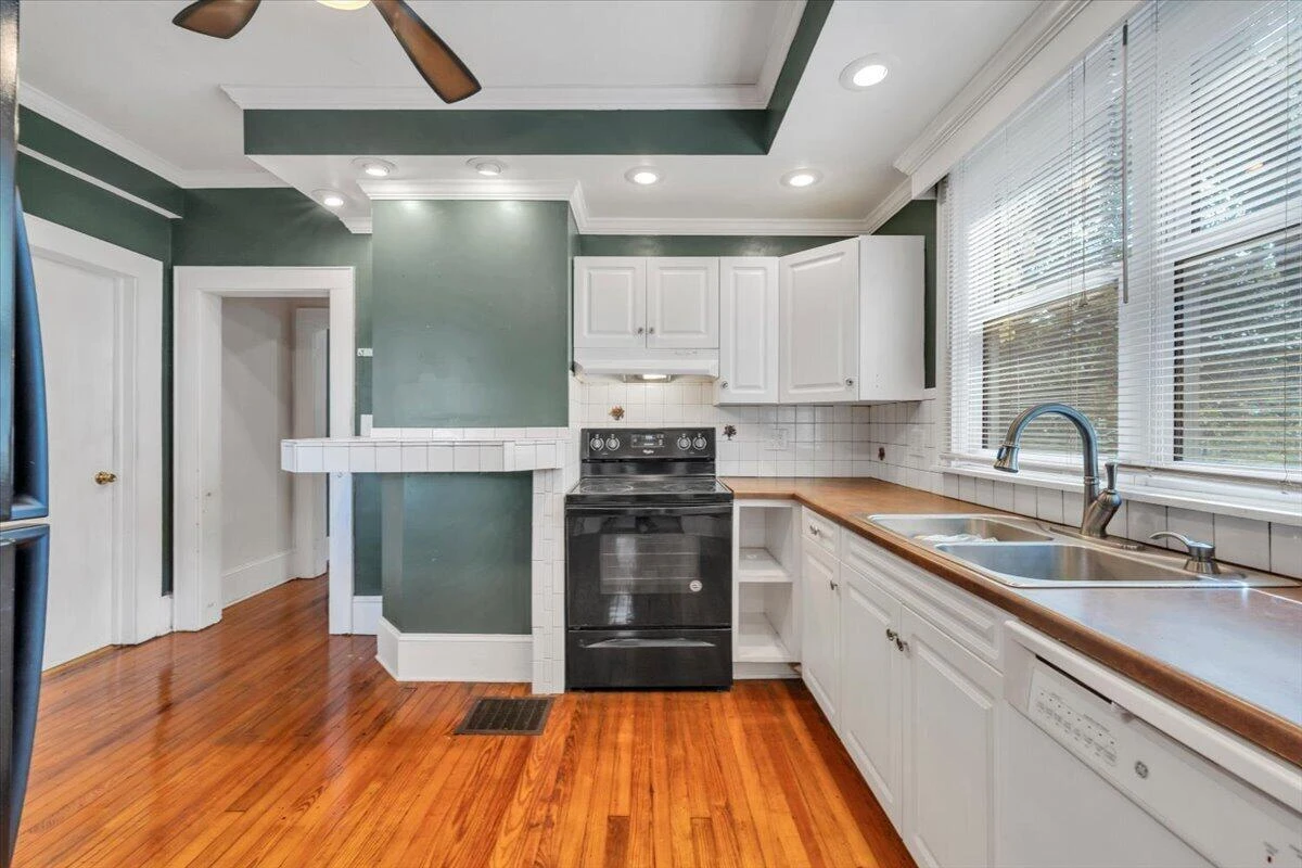 2220 Eastgate AVE NE - Photo 8