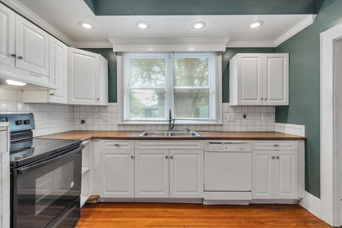 2220 Eastgate AVE NE - Photo 12