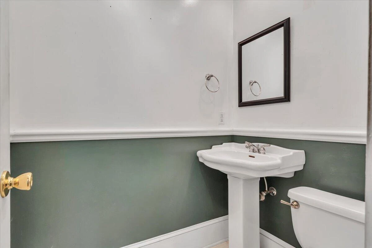 2220 Eastgate AVE NE - Photo 13
