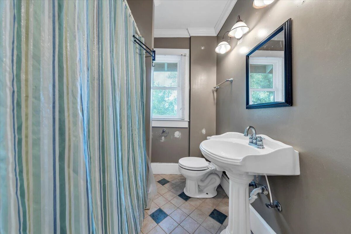 2220 Eastgate AVE NE - Photo 29