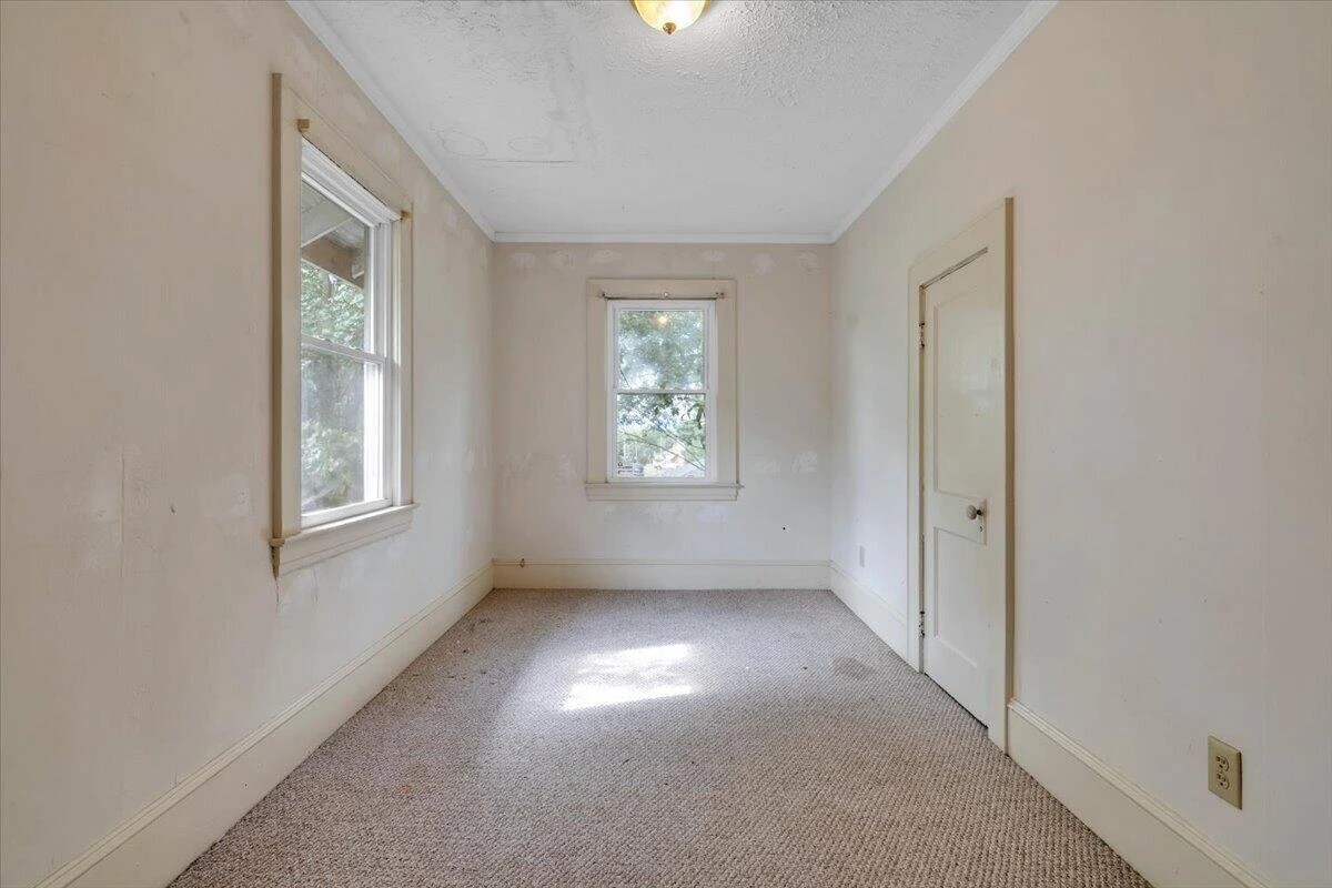 2220 Eastgate AVE NE - Photo 31