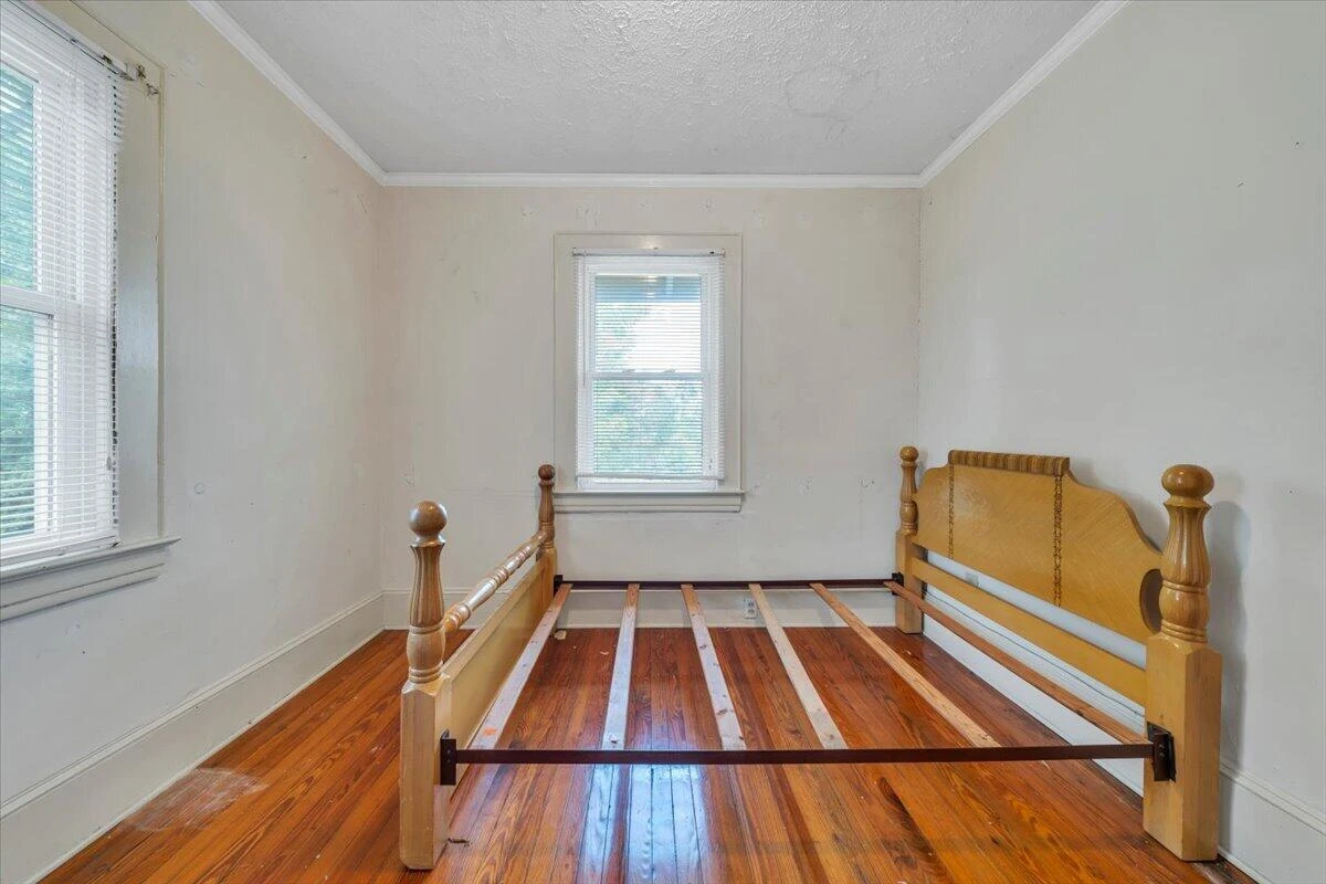 2220 Eastgate AVE NE - Photo 32