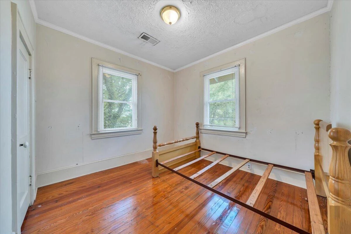 2220 Eastgate AVE NE - Photo 33