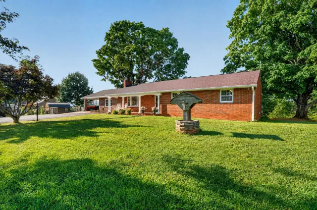 8450 Forest RD, Goode, VA, 24556