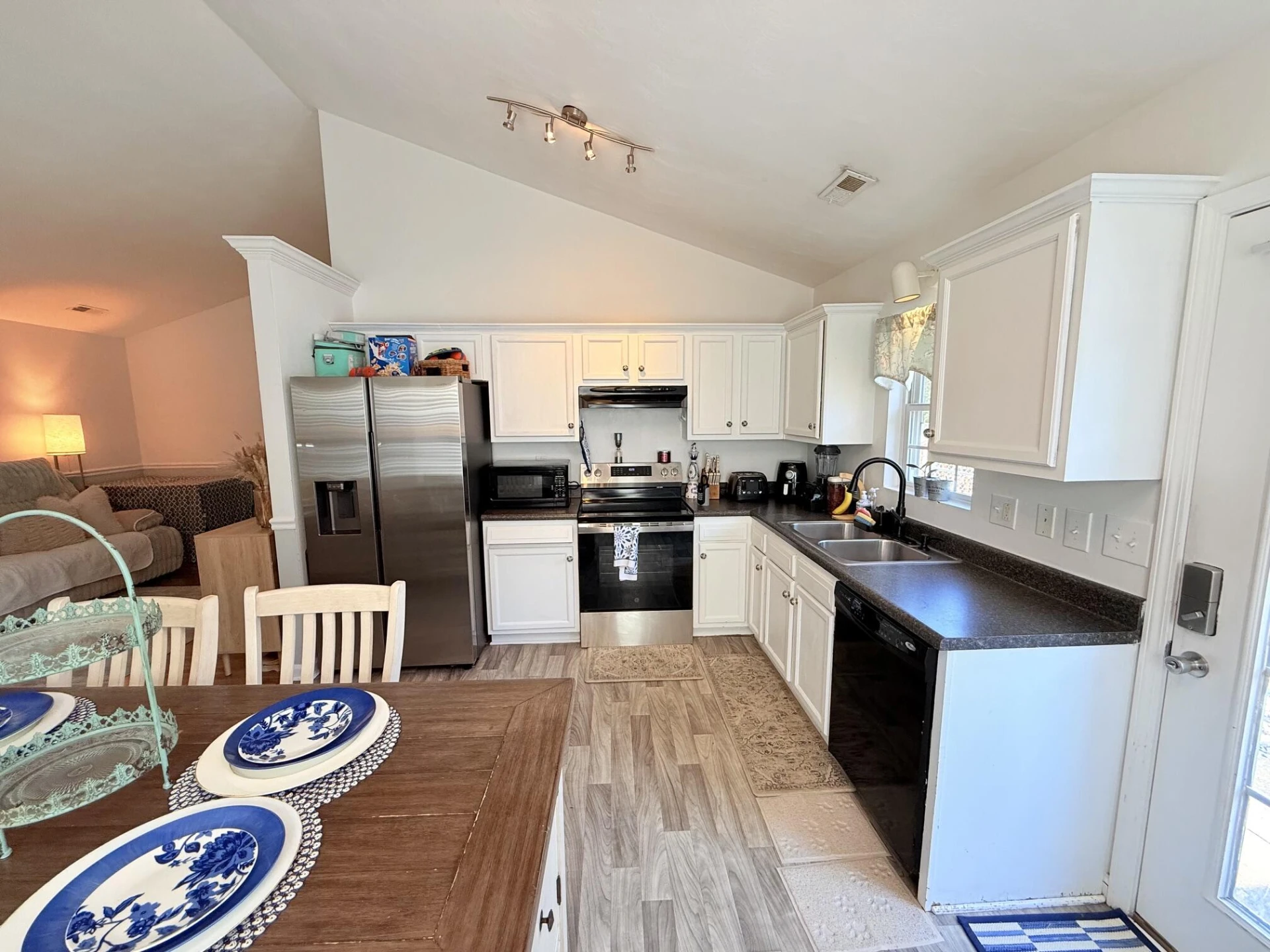 1354 Eastgate AVE NE - Photo 11