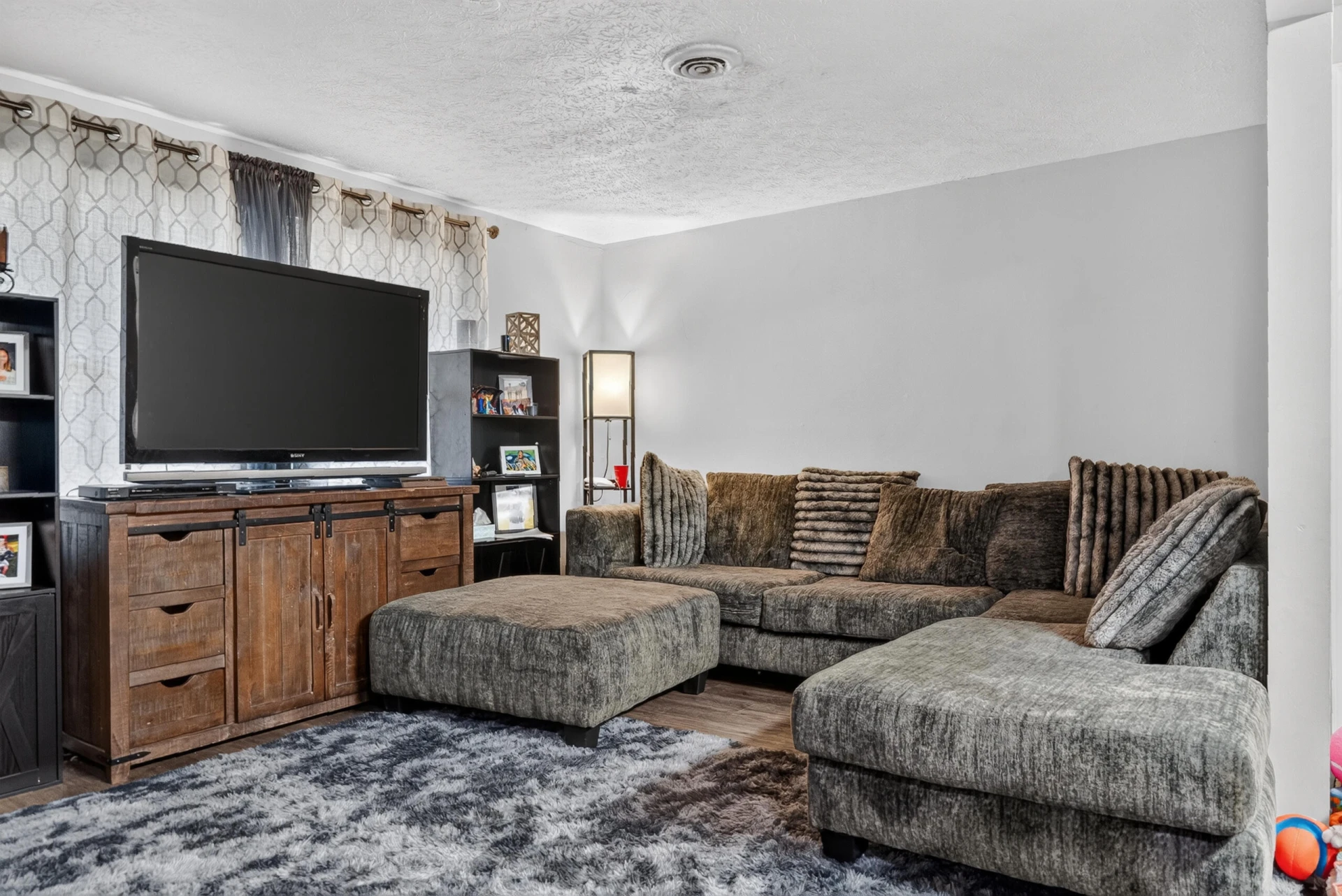 1150 Oriole CT - Photo 2