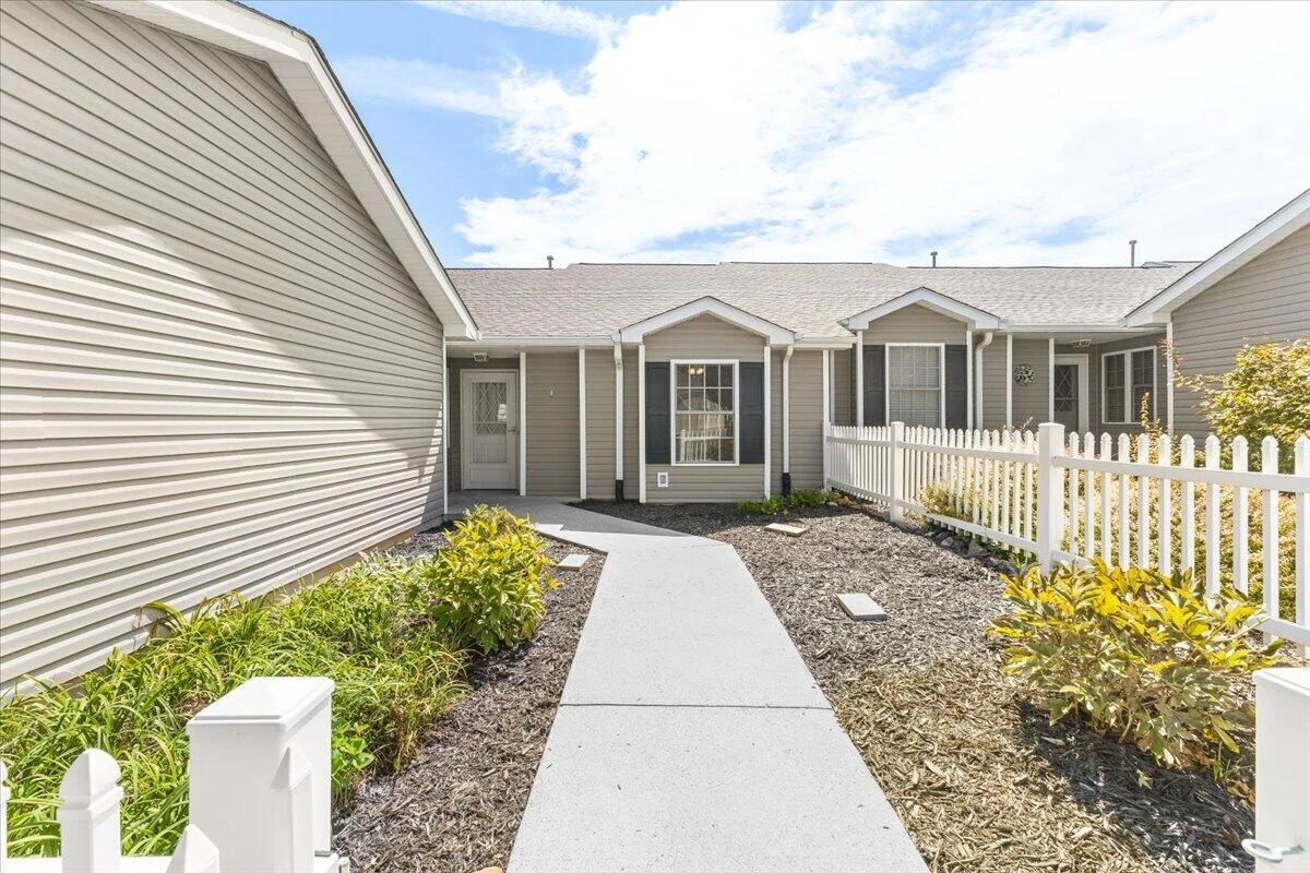 8413 Pine Hill LN - Photo 3