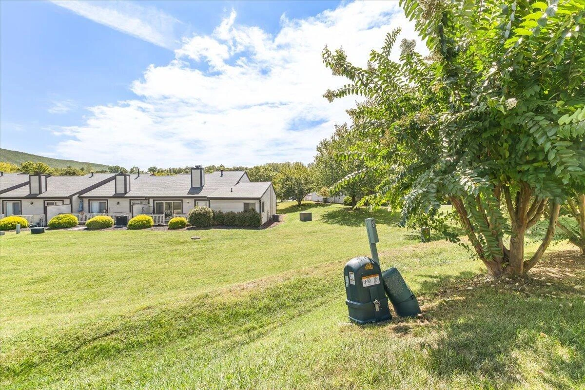 8413 Pine Hill LN - Photo 36