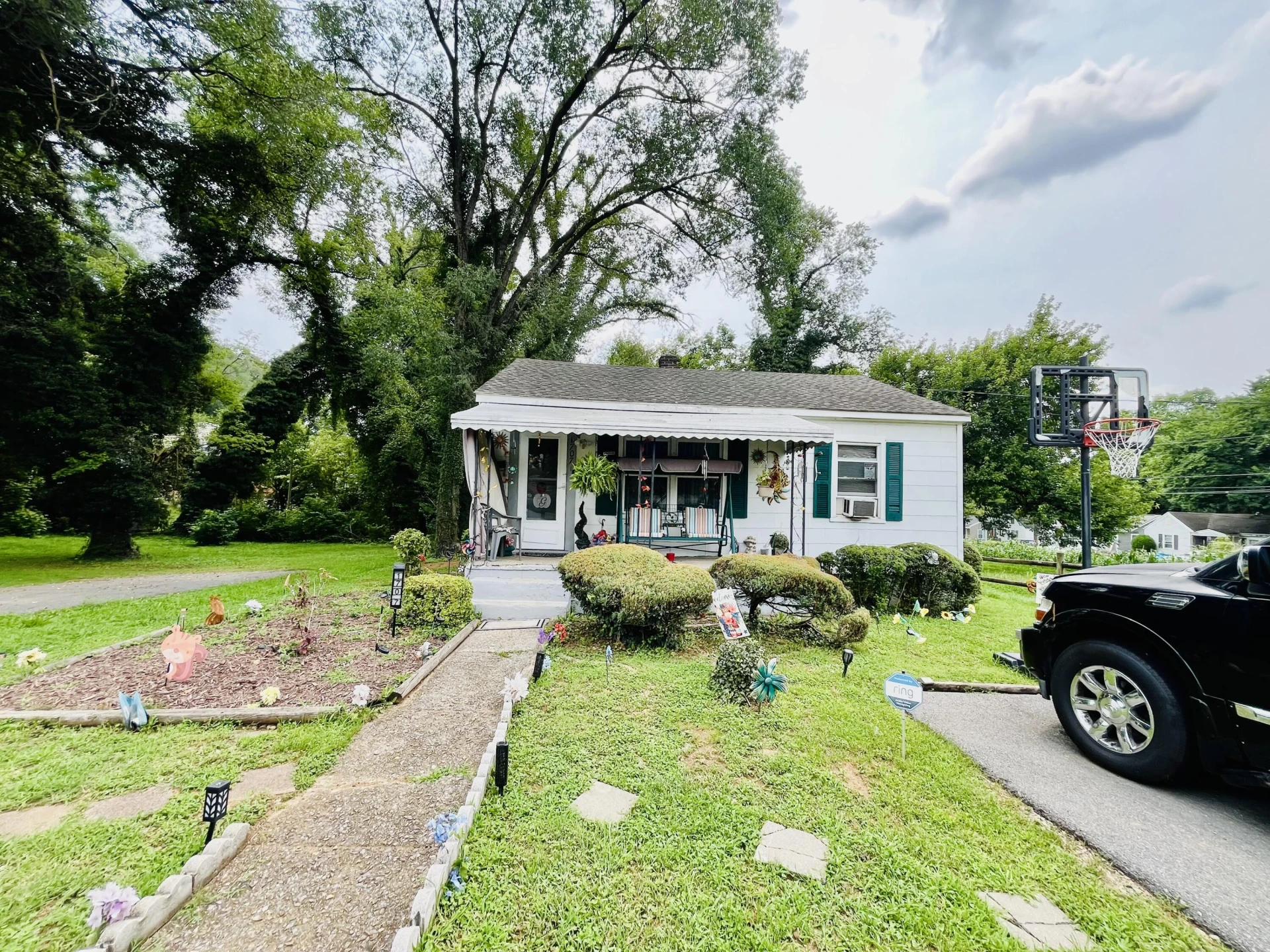 1707 10th ST NW - Photo 2