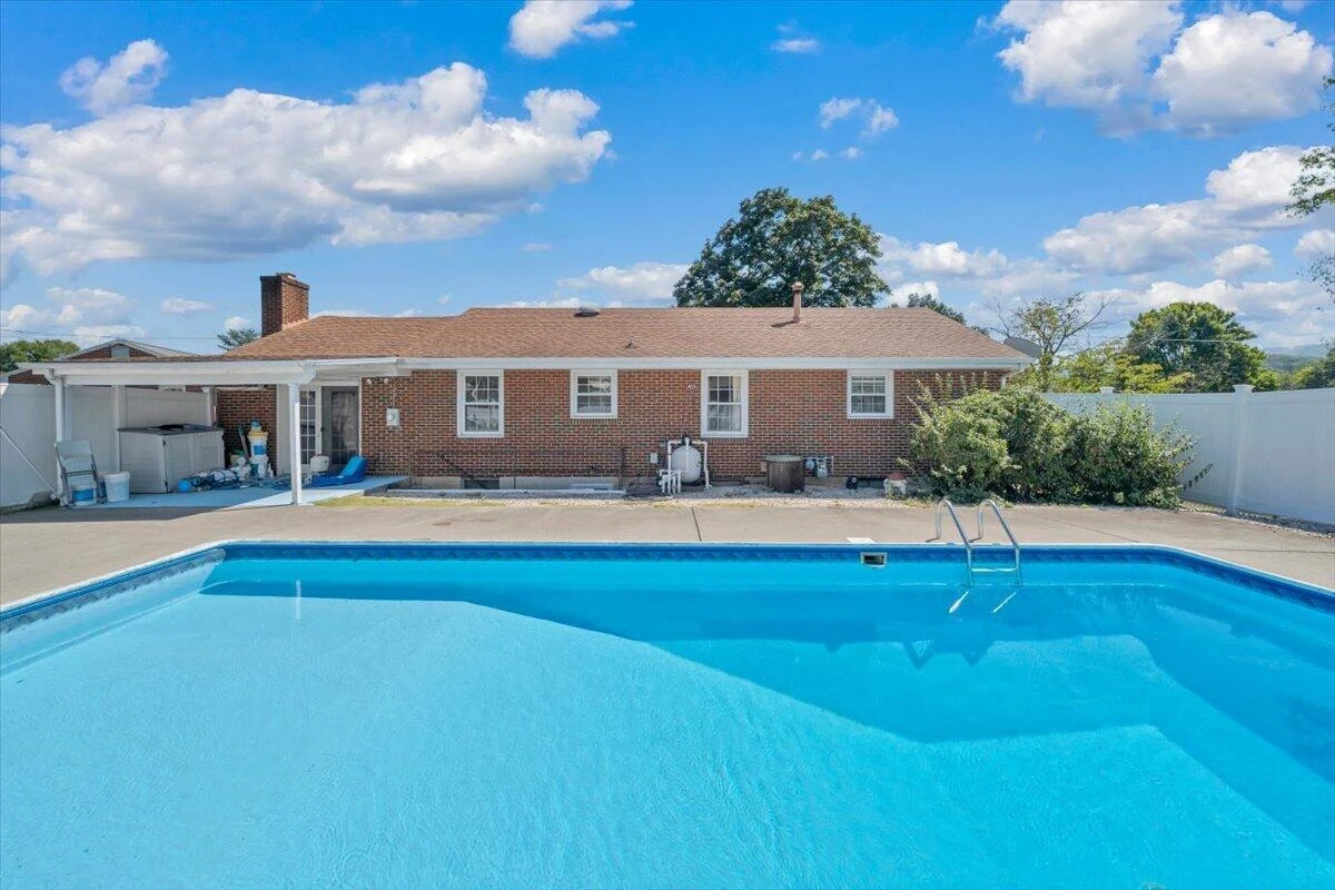 413 Decatur CIR - Photo 2