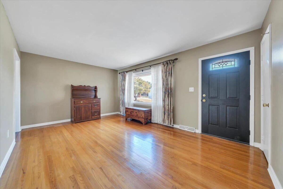 413 Decatur CIR - Photo 4