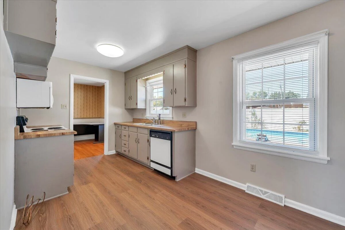 413 Decatur CIR - Photo 11