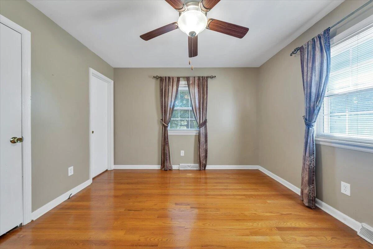 413 Decatur CIR - Photo 17
