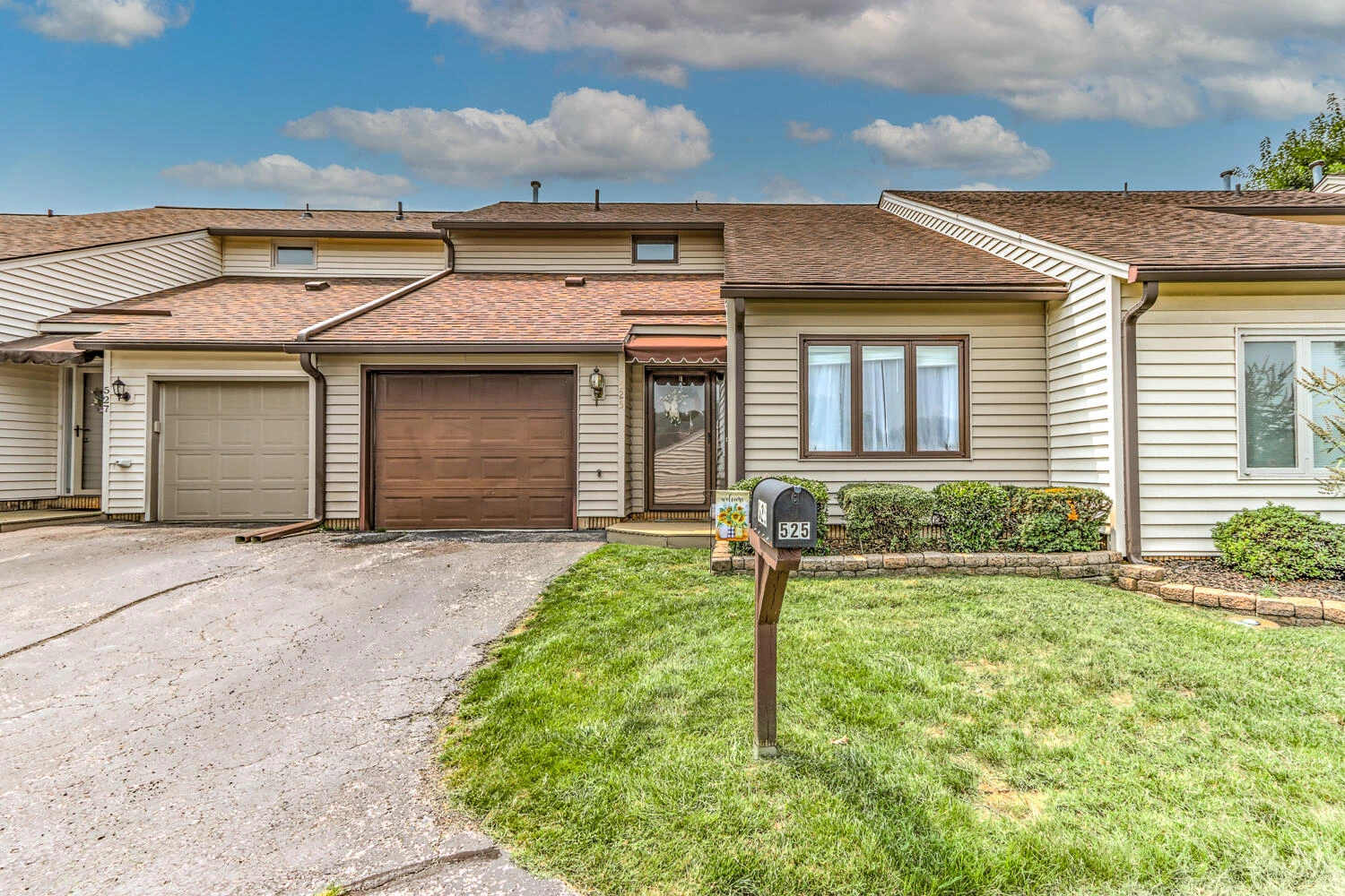 525 Dillon DR
