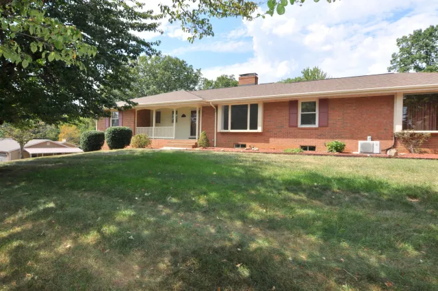 1872 Oak DR, Salem, VA, 24153