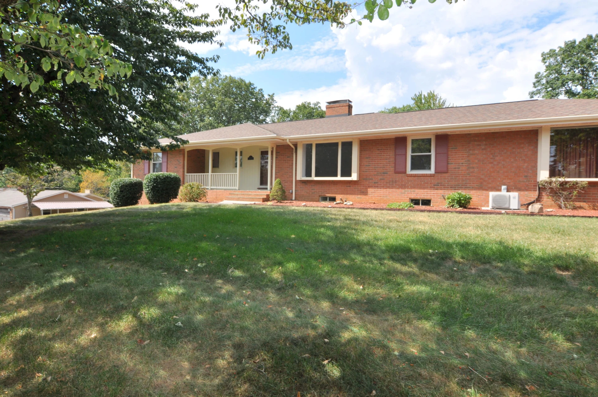 1872 Oak DR
