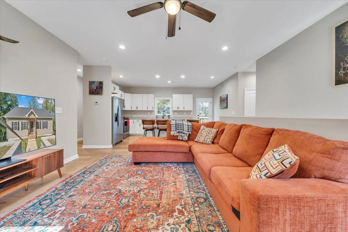 142 Chenault ST - Photo 3