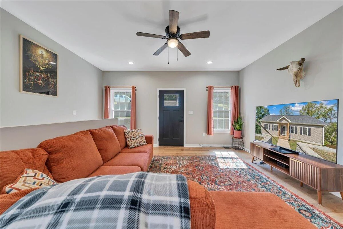 142 Chenault ST - Photo 5