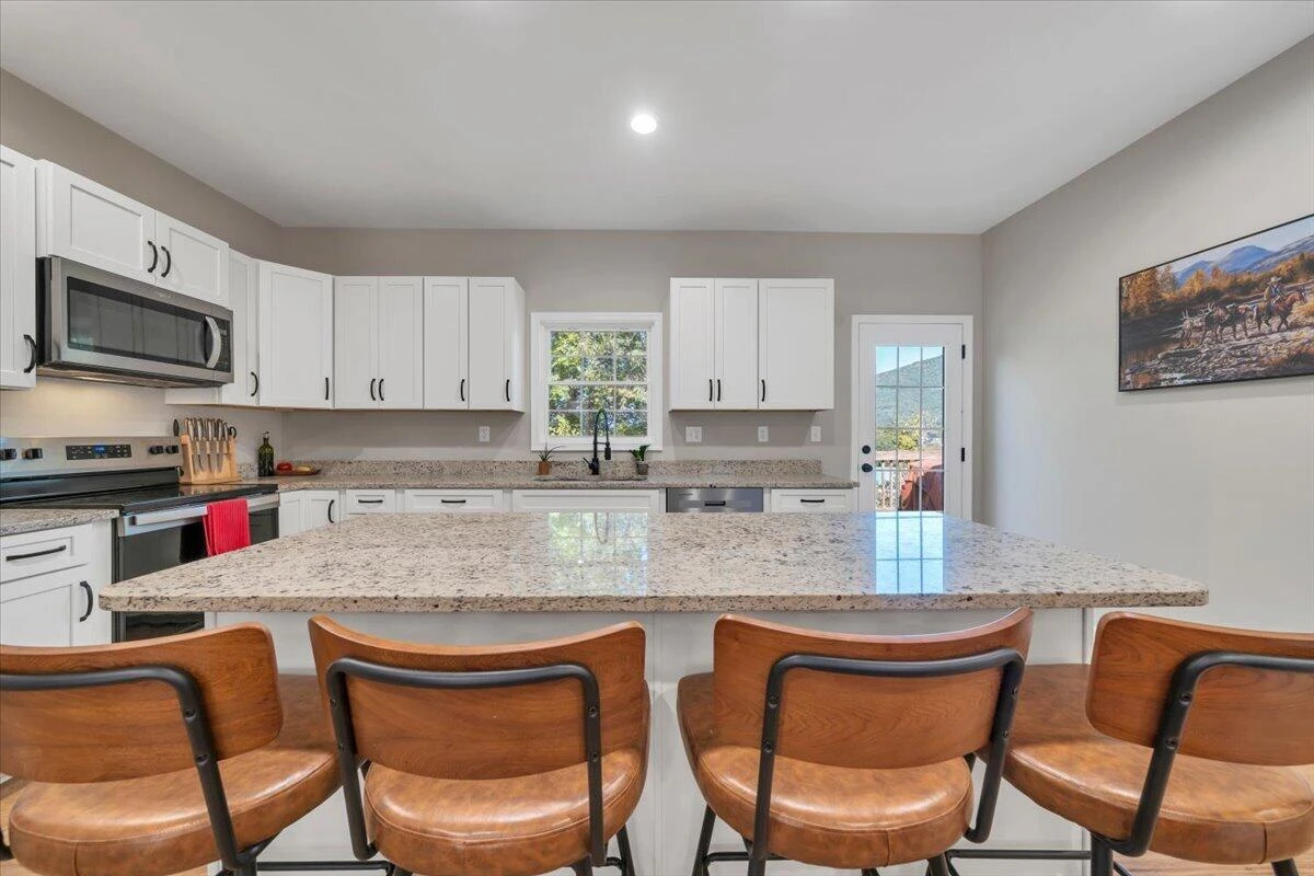 142 Chenault ST - Photo 6