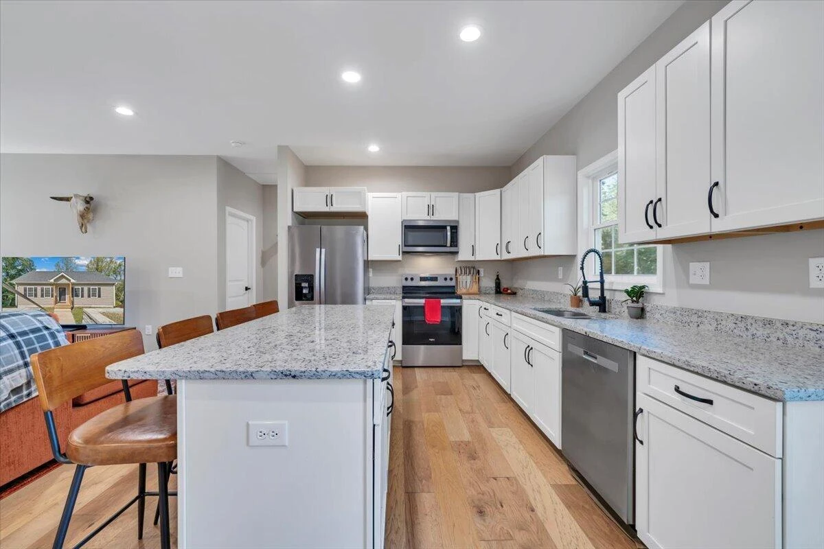142 Chenault ST - Photo 8
