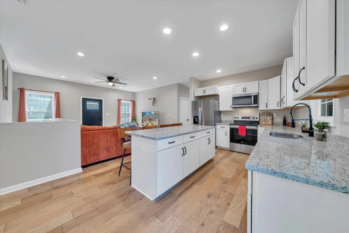 142 Chenault ST - Photo 9