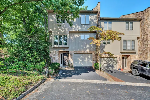 3426 Londonderry CT