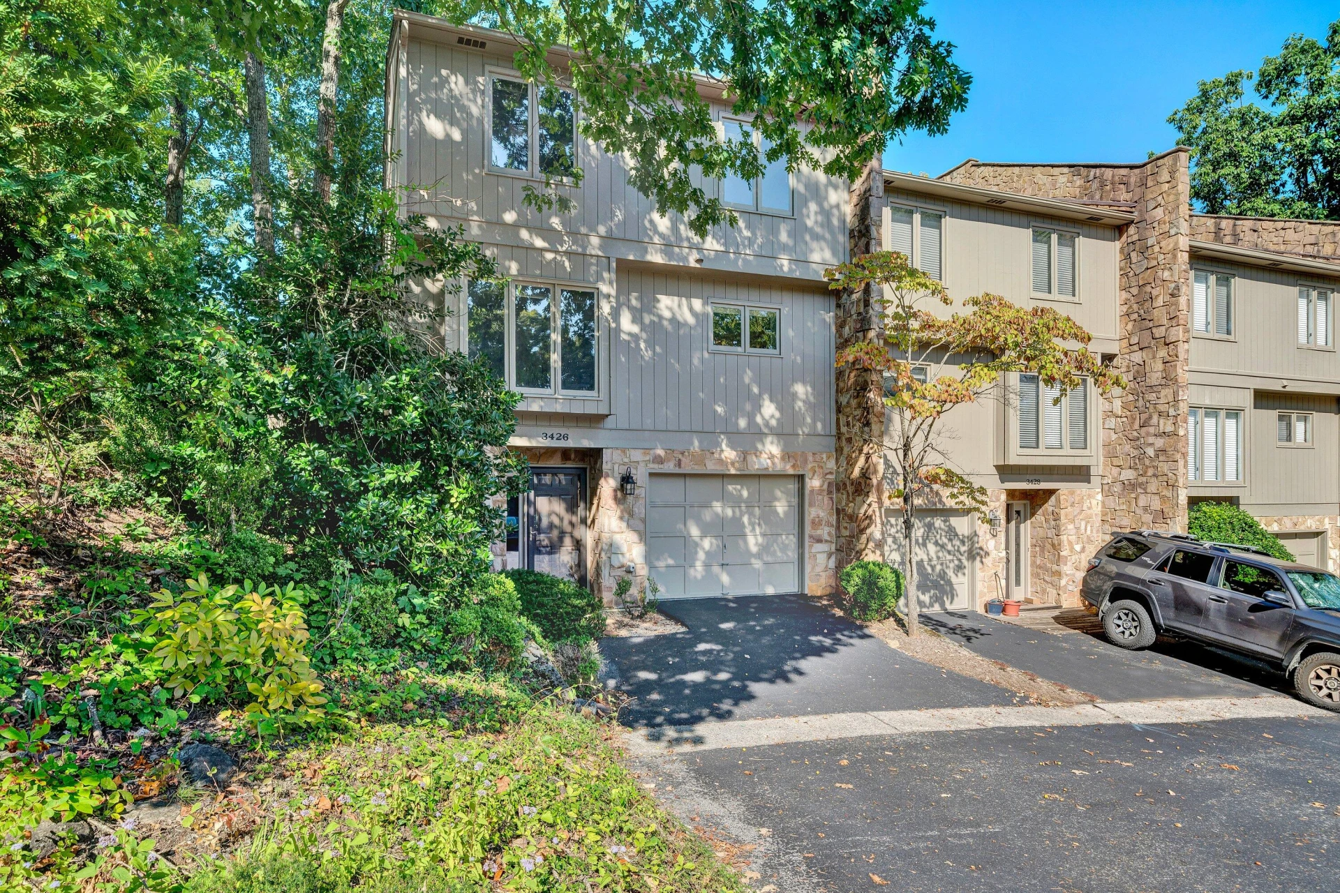 3426 Londonderry CT - Photo 2