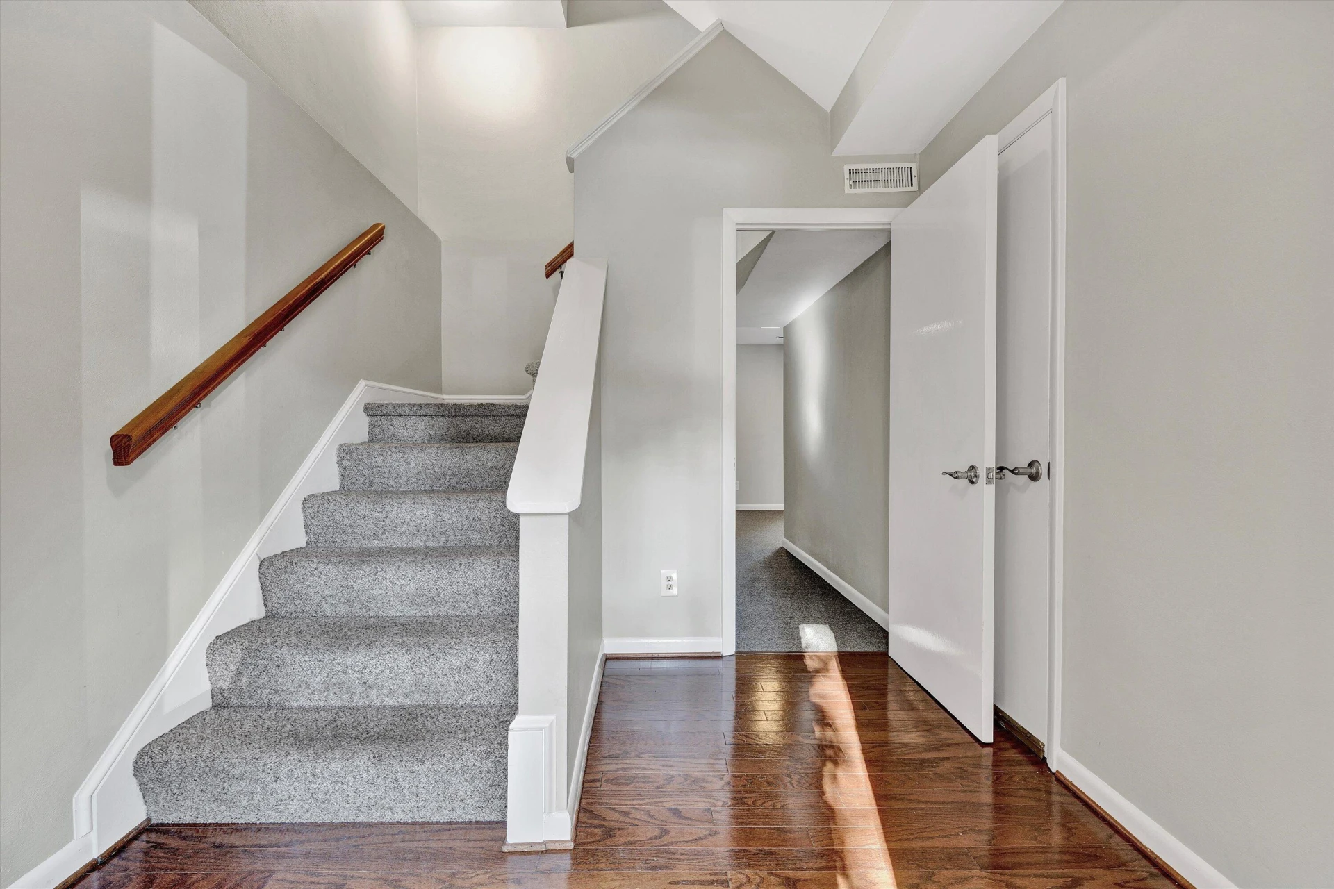 3426 Londonderry CT - Photo 5