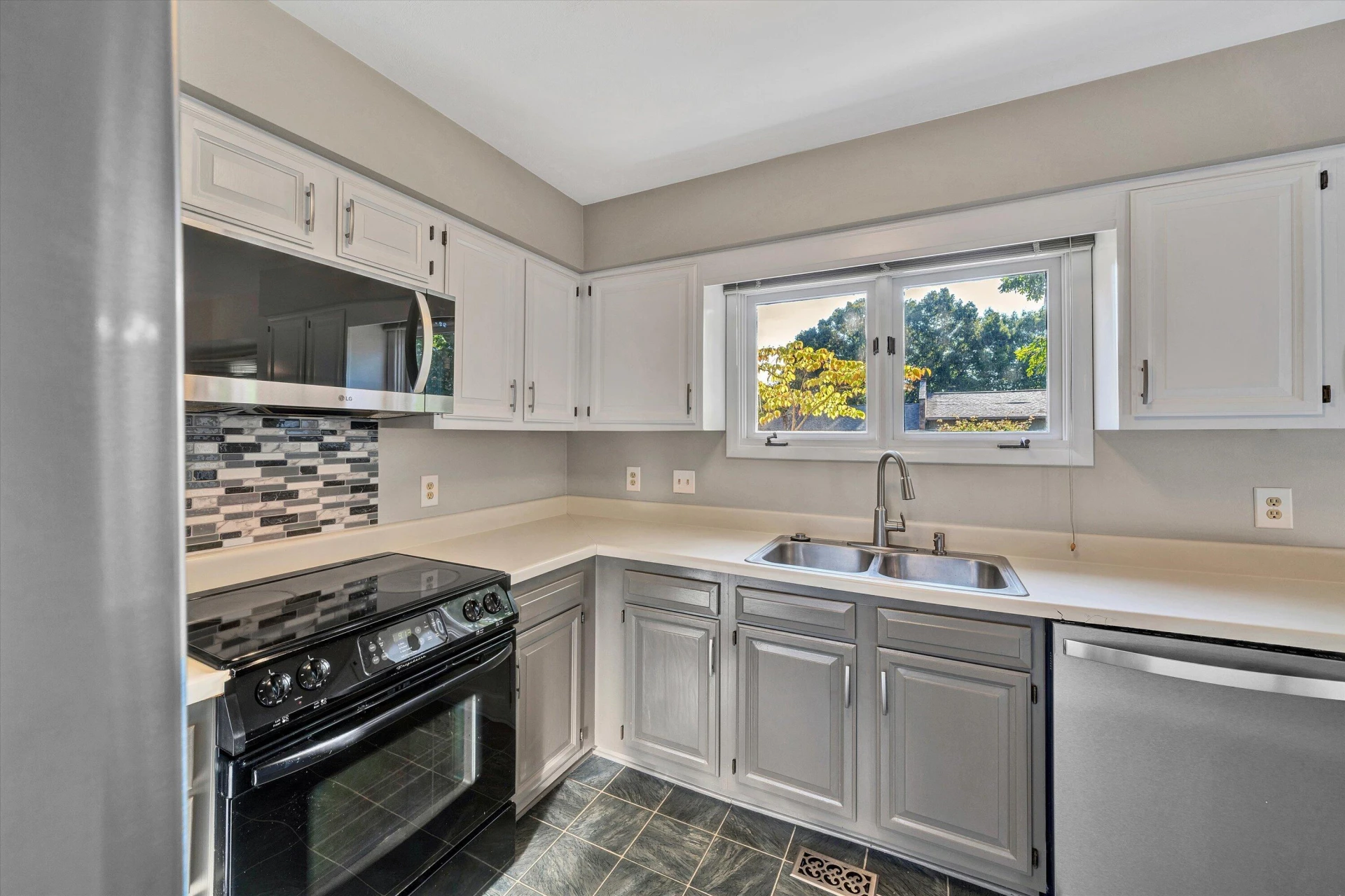 3426 Londonderry CT - Photo 8