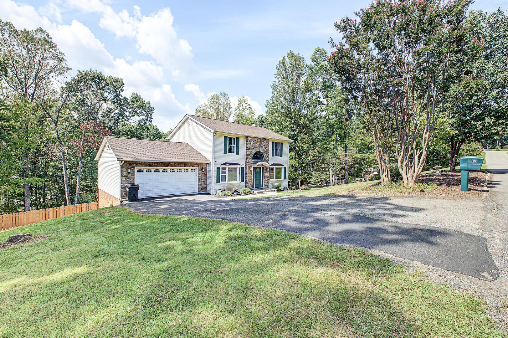 121 Oak Ridge CT - Photo 2