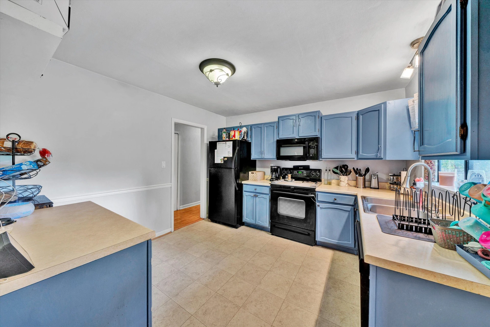 3344 Colonial AVE SW - Photo 6