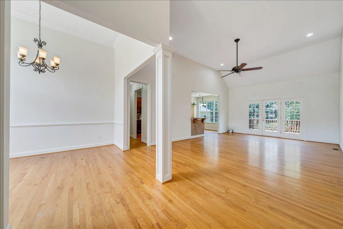 138 Holland CT - Photo 9