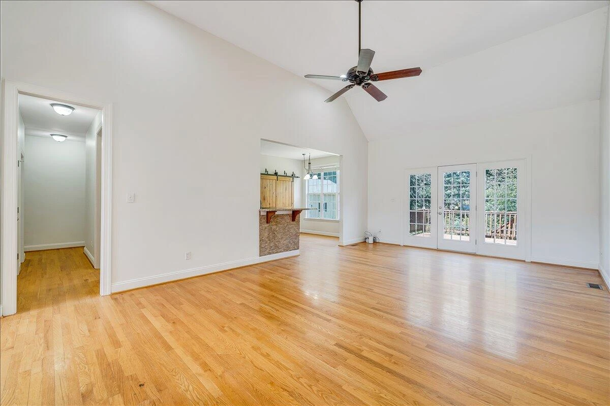 138 Holland CT - Photo 12