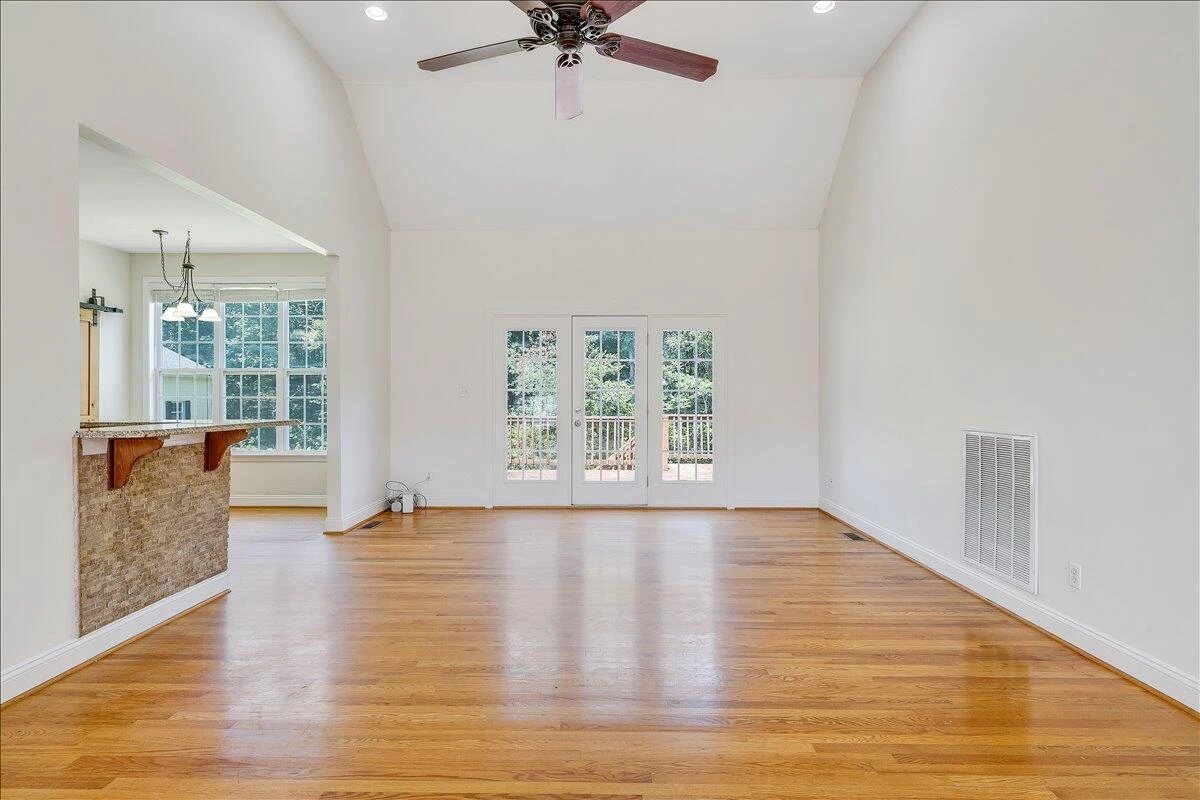 138 Holland CT - Photo 13