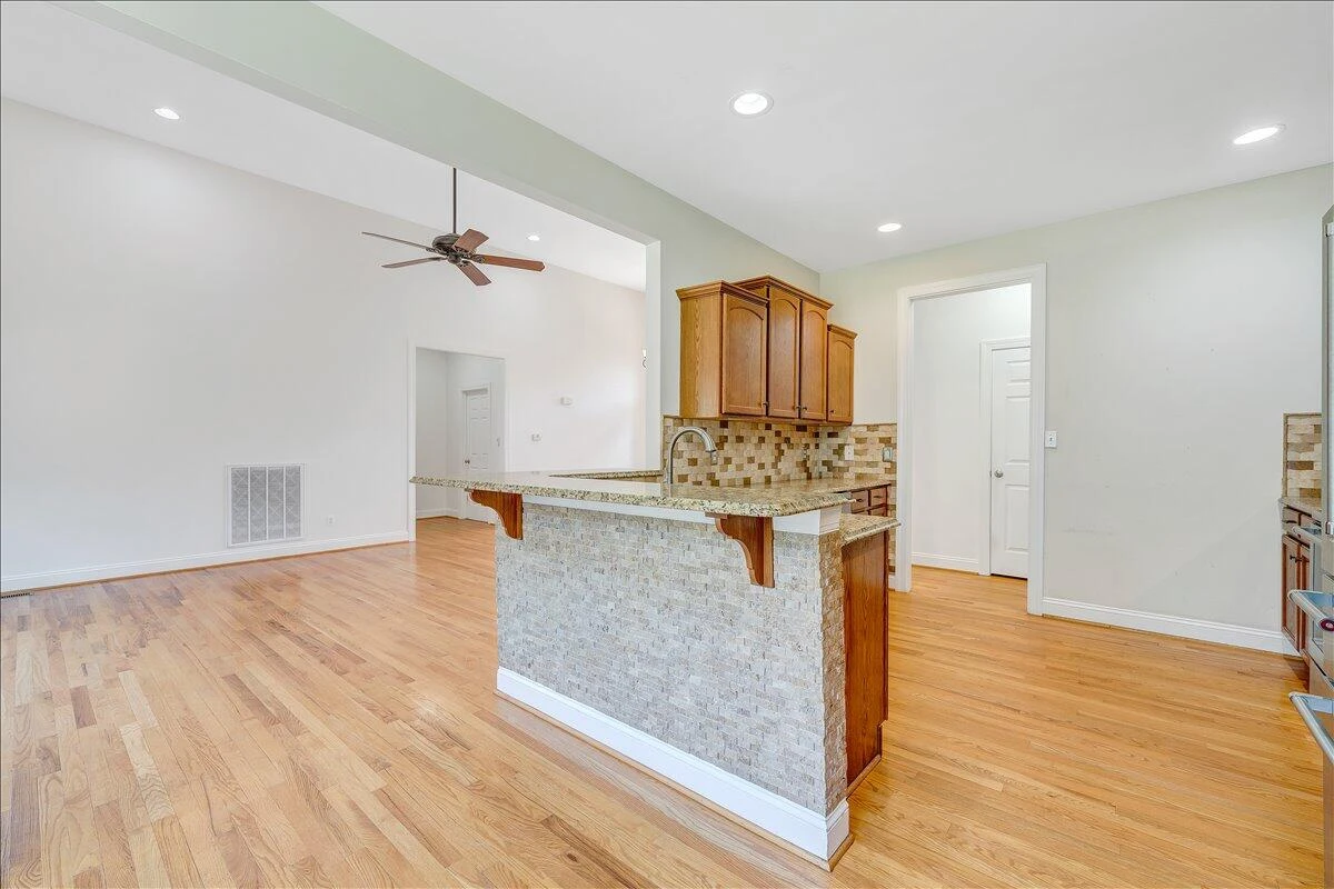 138 Holland CT - Photo 15