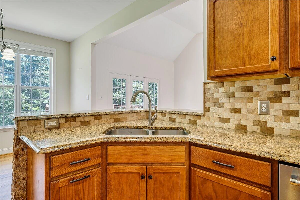 138 Holland CT - Photo 17