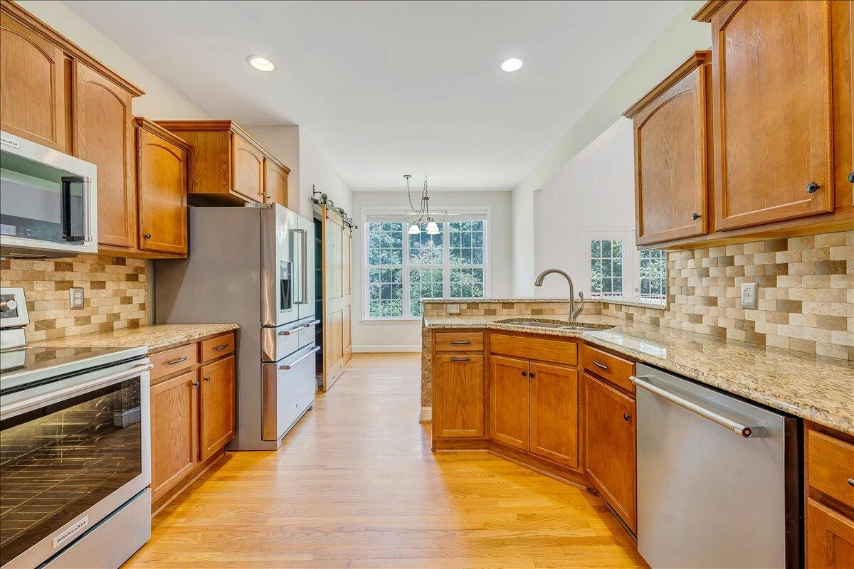 138 Holland CT - Photo 18