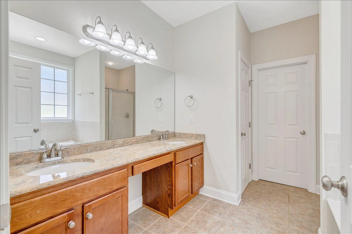 138 Holland CT - Photo 25