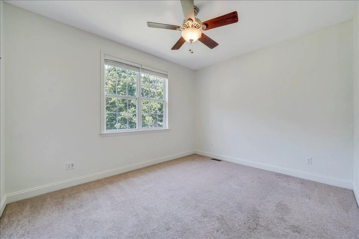 138 Holland CT - Photo 28