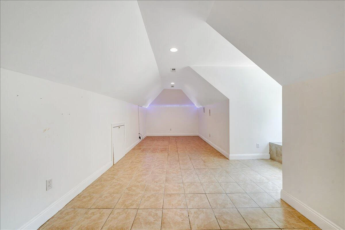 138 Holland CT - Photo 38