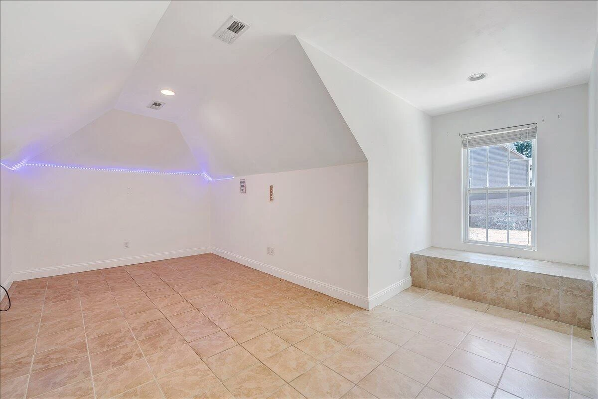 138 Holland CT - Photo 39